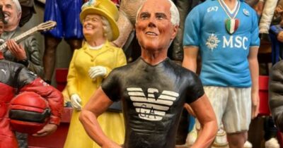 Copertina di Giorgio Armani diventa una statuetta del presepe: l’omaggio dell’artigiano di San Gregorio Armeno