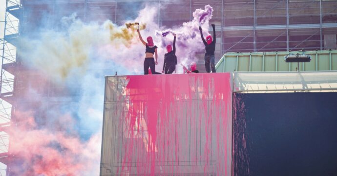 I centri sociali in corteo per il Leoncavallo: in ventimila urlano “giù le mani da Milano”