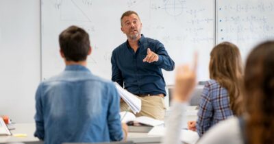 Copertina di Il solito primato: gli stipendi dei prof.  sono tra i più bassi dei Paesi dell’Ocse