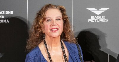 Copertina di “Gino Paoli un adorabile bugiardo, seppi da mia zia che era sposato. A Playboy volevano da me pezzetti di glutei e qualche pelino”: Stefania Sandrelli si racconta