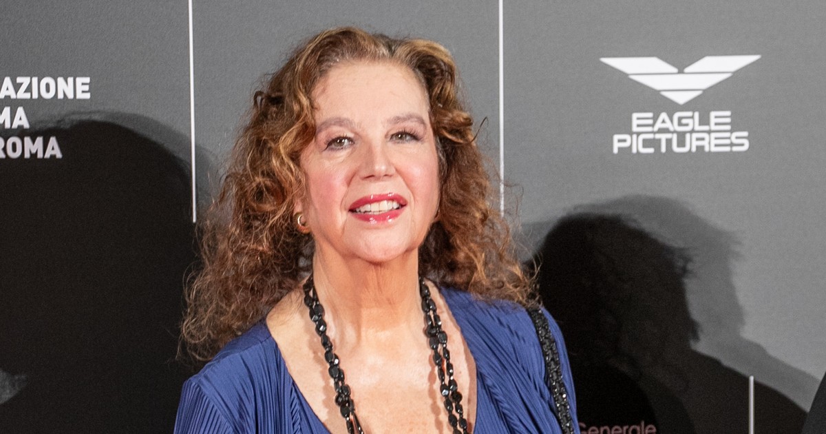 “Gino Paoli un adorabile bugiardo, seppi da mia zia che era sposato. A Playboy volevano da me pezzetti di glutei e qualche pelino”: Stefania Sandrelli si racconta