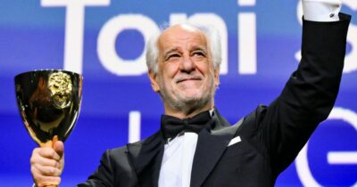 Copertina di Venezia, i vincitori: il Leone d’oro a Jarmusch. La giuria di Payne incorona Servillo miglior attore, a Rosi il premio speciale