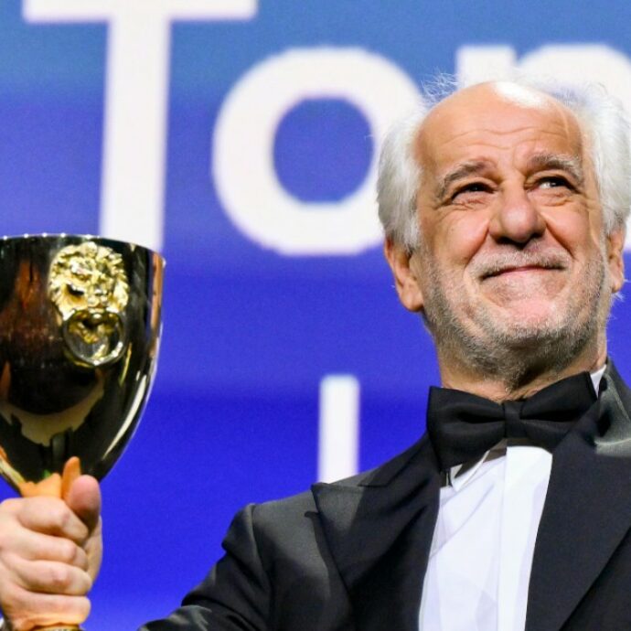 Venezia, i vincitori: il Leone d’oro a Jarmusch. La giuria di Payne incorona Servillo miglior attore, a Rosi il premio speciale