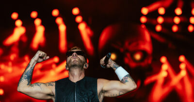 Copertina di Salmo a Milano infiamma 40mila fan: “L’intelligenza artificiale sta incu***do la musica. È tutto finto, dobbiamo rivendicare la realtà”. E spunta Zucchero