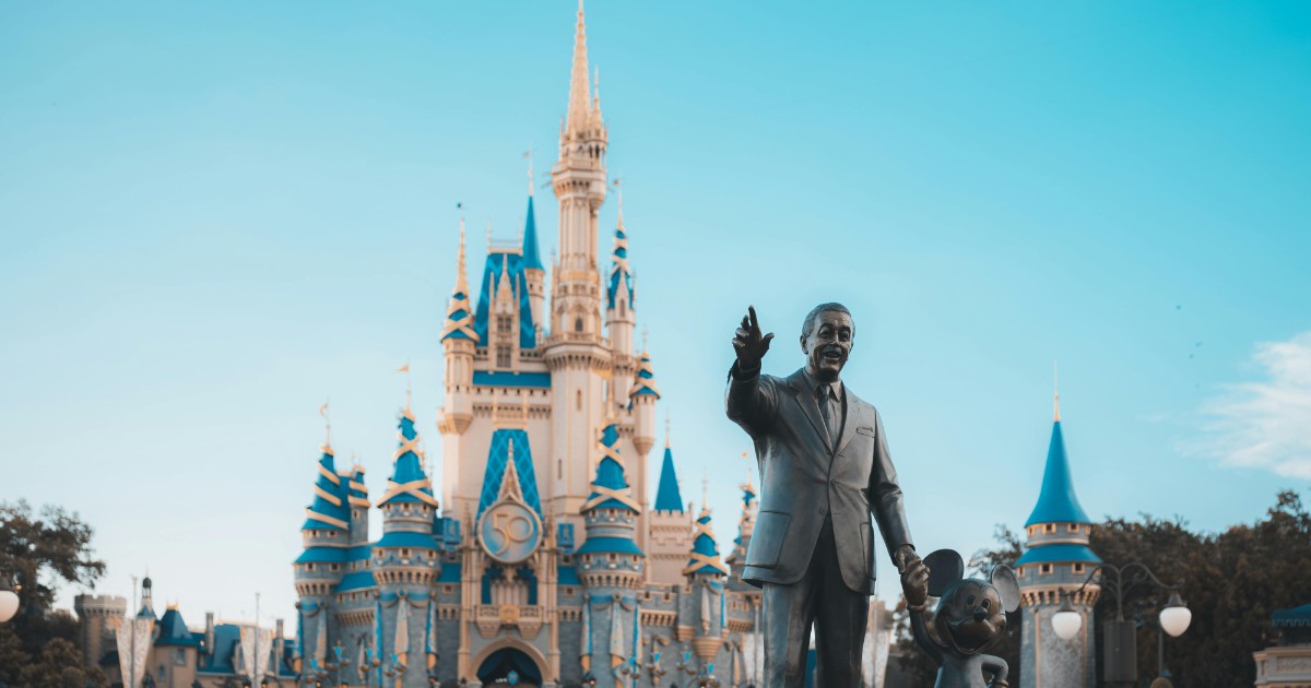 “Piatto disumano, è un animale più intelligente di un bambino”: scoppia la polemica sul piatto del nuovo ristorante di Disney World “Piatto disumano, è un animale più intelligente di un bambino”: scoppia la polemica sul piatto del nuovo ristorante di Disney World
