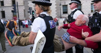 Copertina di A Londra 890 manifestanti arrestati per il sostegno al gruppo Palestine Action