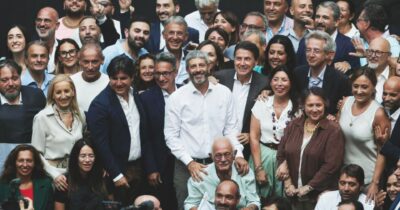 Copertina di Voto in Campania, folla per il debutto di Fico. Ma si apre la guerra sulle liste
