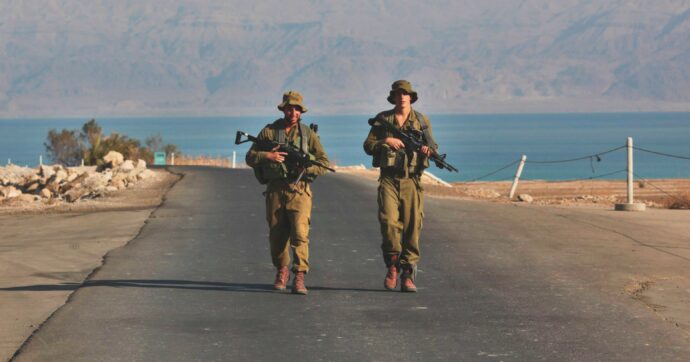 100 israeliani ospiti di un resort sardo e protetti: “Sono soldati”