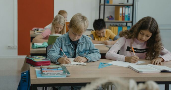 Rispunta il voucher per le scuole paritarie, le opposizioni: “Un regalo che premia. Destra senza vergogna”