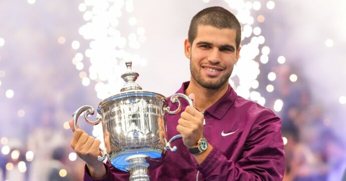 Alcaraz è campione degli US Open 2025: batte Sinner in quattro set e si prende anche la testa del ranking