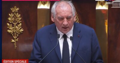Copertina di Francia, cade il governo Bayrou: la sfiducia passa con 364 voti. Le Pen: “Ora sciogliere le Camere”. Mélenchon: “Vada via anche Macron”