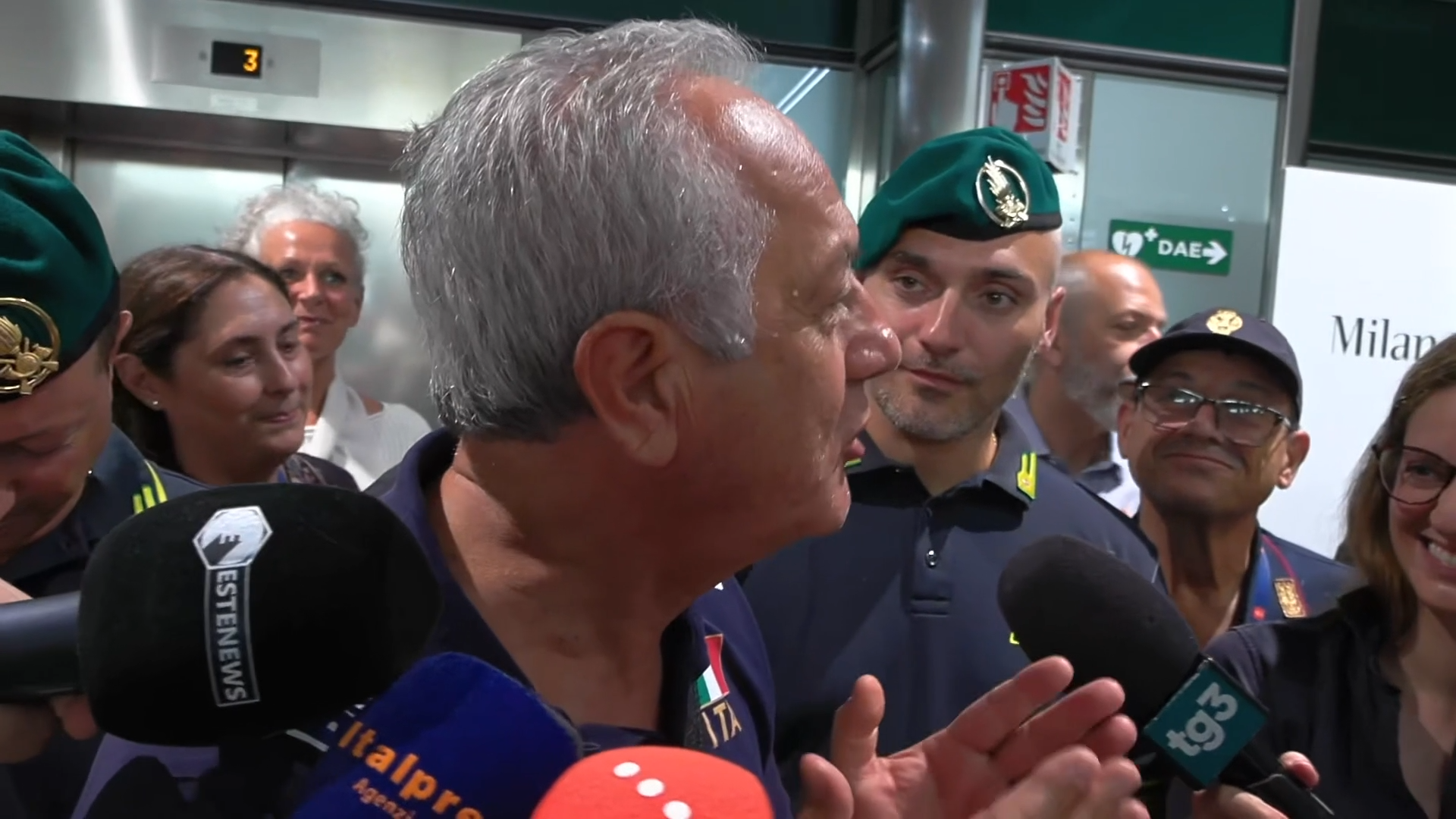 Italvolley, Velasco perde la pazienza col giornalista: “Ca***, non farmi dire cose che non voglio dire” – Video Italvolley, Velasco perde la pazienza col giornalista: “Ca***, non farmi dire cose che non voglio dire” – Video