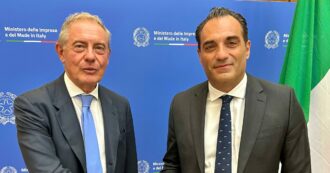 Copertina di Urso festeggia l’arrivo dei cinesi nelle fabbriche di Stellantis. Due anni fa li voleva lui: si fermò dopo le minacce dell’ad