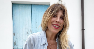 Copertina di “Scopro oggi con sgomento che a dare il mio numero privato a ‘Diabolik’ è stato Pino Insegno, c’è bisogno di dire quanto questo sia inopportuno e pericoloso?”: parla Michela Andreozzi