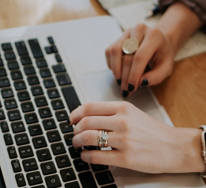 “La Gen Z è come gli ottantenni per le password. Usa ‘admin’, le bestemmie e le squadre di calcio”: la classifica 2025 delle parole più usate