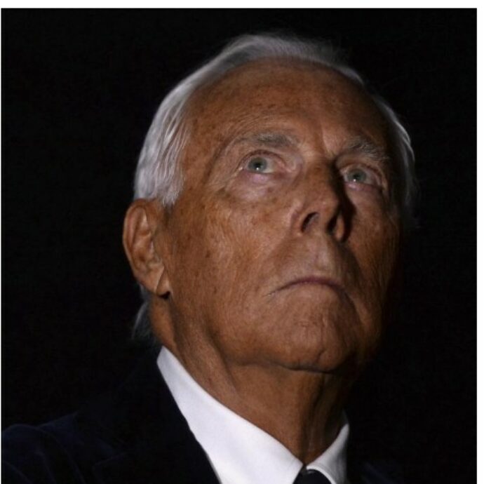 I funerali di Giorgio Armani nel borgo “blindato” di Rivalta: “Ha chiesto di essere cremato e sepolto qui, aveva un rapporto affettivo molto intenso con questo luogo”