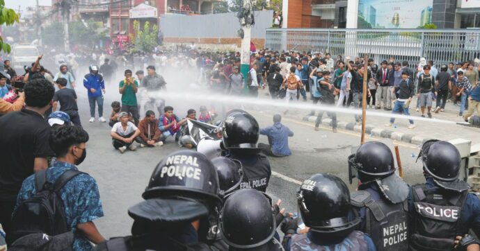Proteste in Nepal per la censura web. Oltre 20 i morti