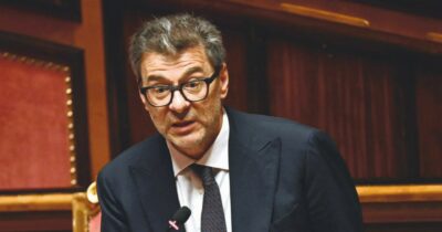 Copertina di Mediobanca, i CaltaMeloni hanno 2 banche: Mps conquista Piazzetta Cuccia