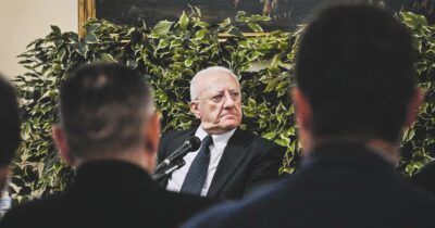 Copertina di De Luca alza il prezzo: “Su Fico fuga in avanti”