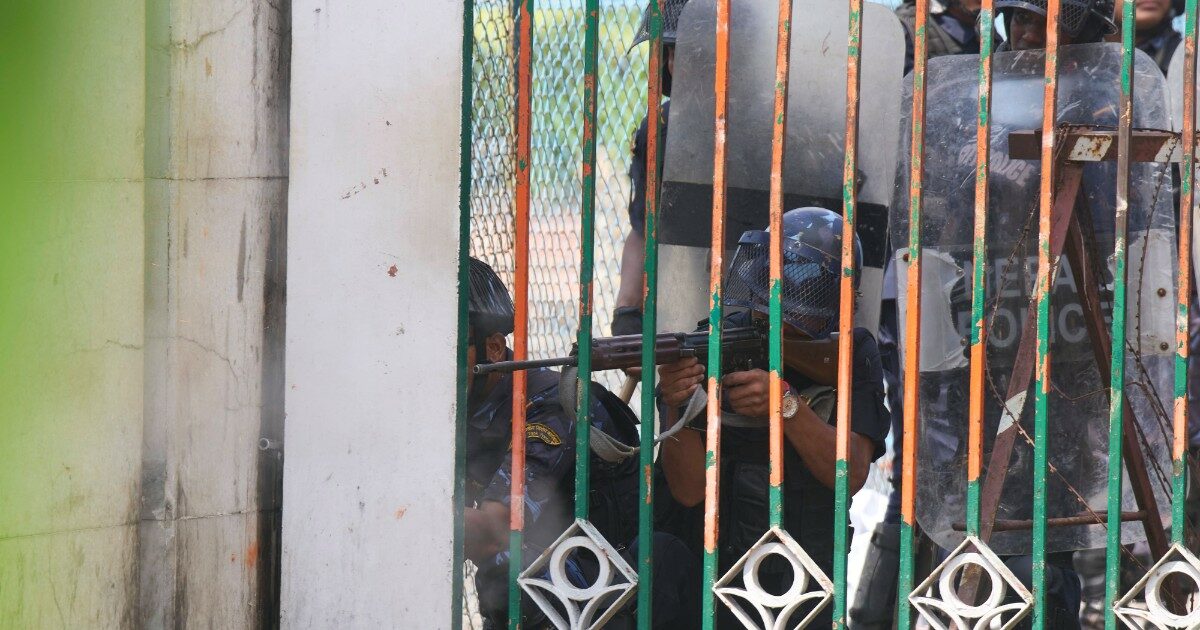 proteste in nepal contro il blocco dei social deciso dal governo la polizia spara sui manifestanti almeno 20 morti