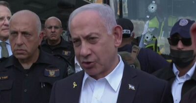 Copertina di Netanyahu sul luogo dell’attentato a Gerusalemme: “Intensificheremo le nostre operazioni”