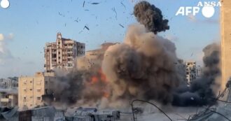 Copertina di Un altro palazzo colpito dall’esercito israeliano a Gaza City – Video