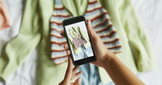 “Creano profili fake su Vinted fingendo di voler comprare vestiti per ottenere foto di ragazze in costume”: le rivelazioni di Cosmopolitan sul caso Phica