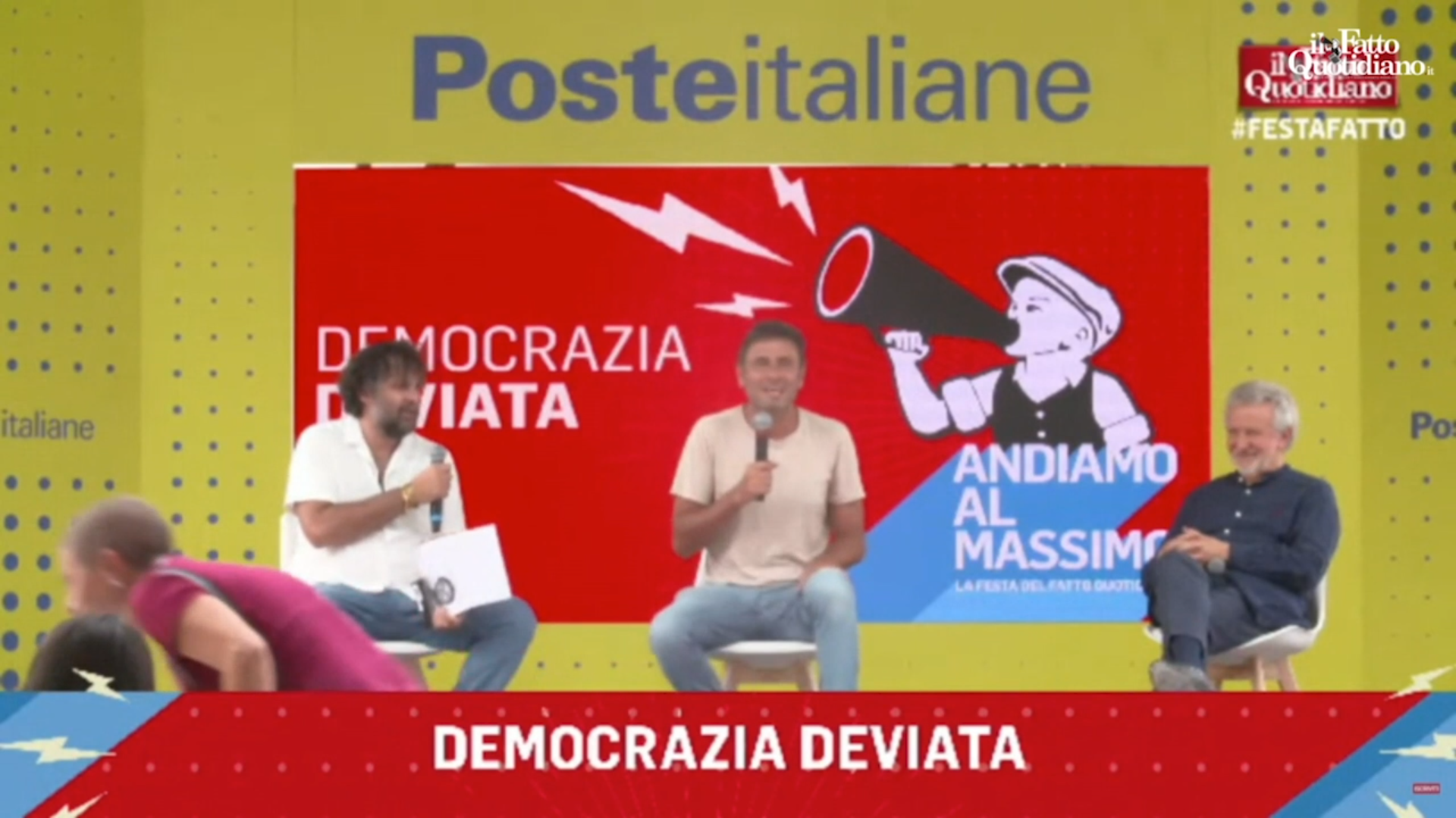 Di Battista e l’ironia su Di Maio alla festa del Fatto: “Ora è rappresentante per il Golfo mentre io sono seduto qui” Di Battista e l’ironia su Di Maio alla festa del Fatto: “Ora è rappresentante per il Golfo mentre io sono seduto qui”