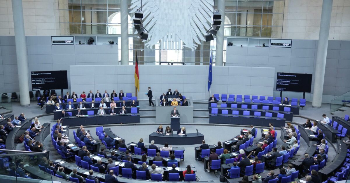 multe raddoppiate agli assenteisti niente cellulare con i dibattiti in aula il bundestag mette in riga i deputati tedeschi