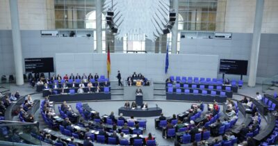 Copertina di Multe raddoppiate agli assenteisti, niente cellulare con i dibattiti in Aula: il Bundestag mette in riga i deputati tedeschi