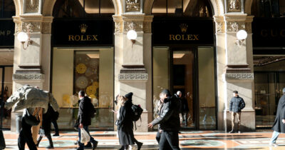 Copertina di La Lega ammette: servono correttivi alla flat tax per i super ricchi. “Garantiscano un livello minimo di investimenti”