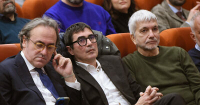 Copertina di Il cortocircuito dei Verdi di Bonelli: parte civile nel processo Ilva contro Vendola che ora candidano in Puglia