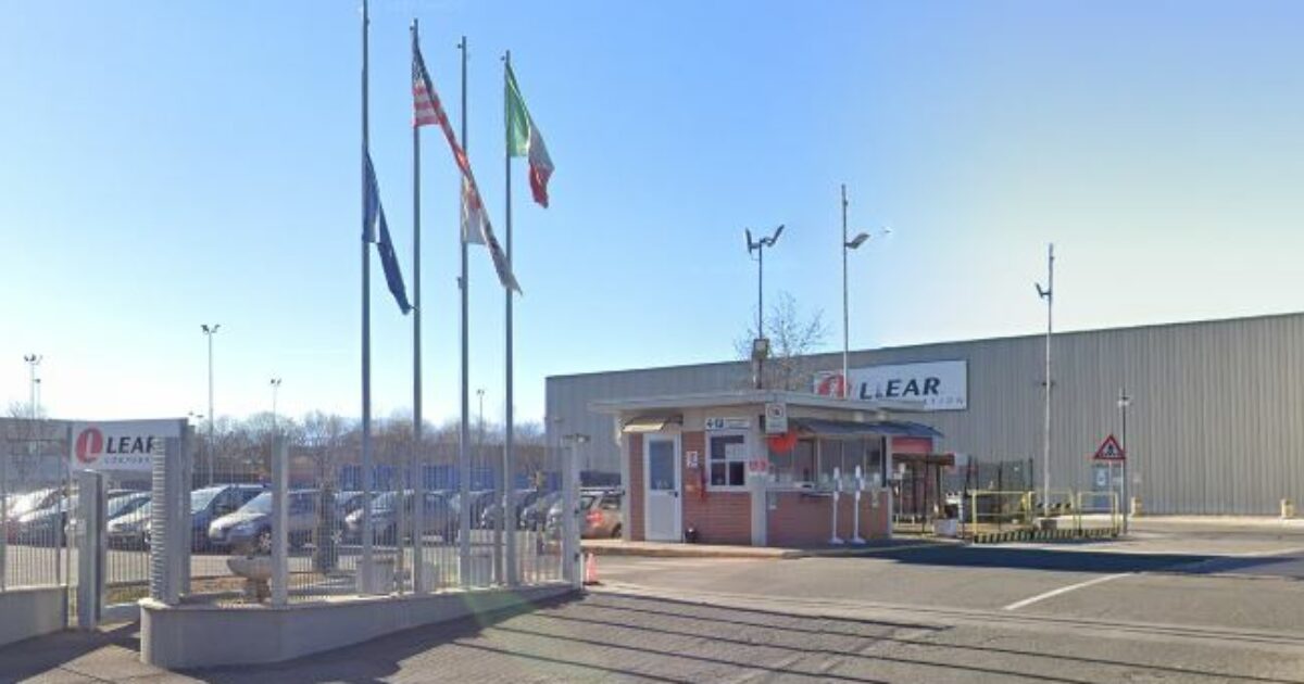 spiragli per i 376 della lear di grugliasco in crisi ecco chi la vuole e i dubbi dei sindacati