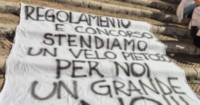 Copertina di Roma, la protesta delle educatrici precarie dei nidi: “No al nuovo concorso senza prima stabilizzare le idonee”