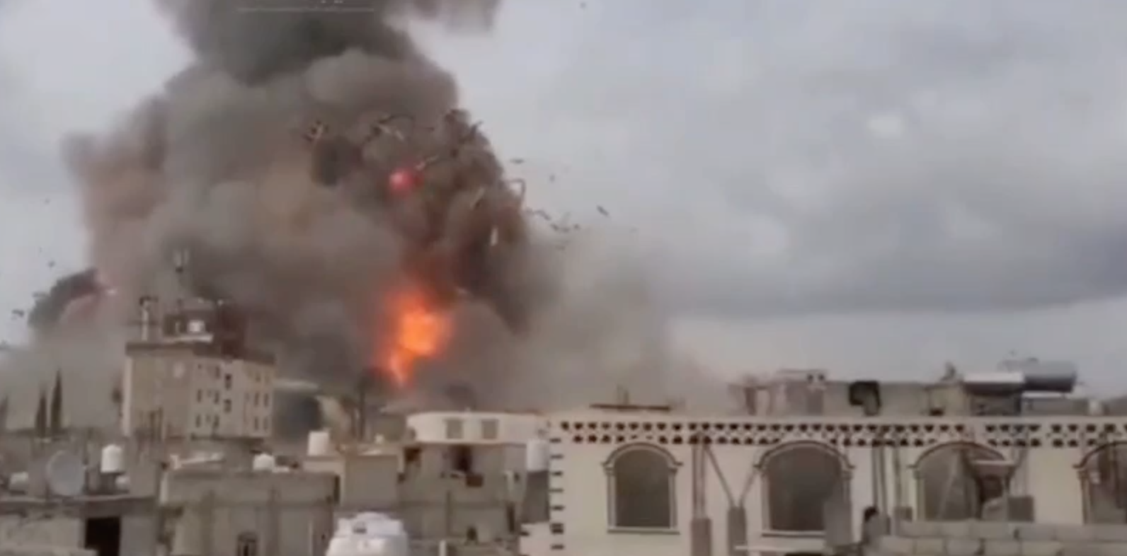 raid israeliani nello yemen le immagini del bombardamento della capitale sana8217a