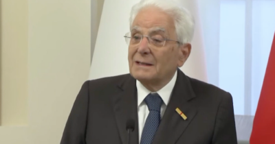 Copertina di Mattarella: “Inaccettabile quello che avviene a Gaza. Una popolazione intera ridotta alla fame”
