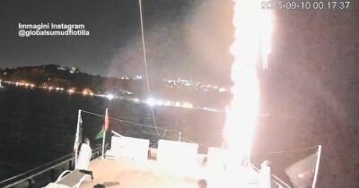 Copertina di Le urla, poi la fiammata: secondo attacco alla Global Sumud Flotilla. Il video dalle telecamere sull’imbarcazione