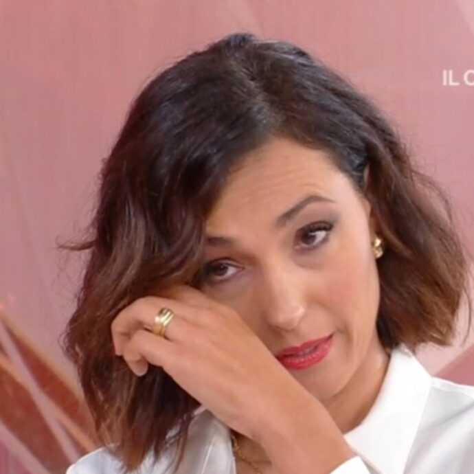 “Ricevo messaggi da mio marito e mio figlio morti”: la moglie di Franco Gatti parla della “scrittura automatica”. Poi fa piangere Caterina Balivo