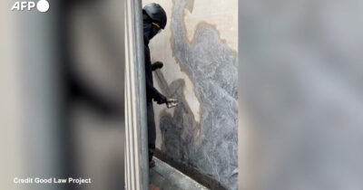 Copertina di Cancellato il nuovo murales di Banksy dalla facciata della Royal Courts of Justice di Londra – Video