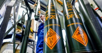 Copertina di Ue, Von der Leyen assediata promette “un muro di droni”