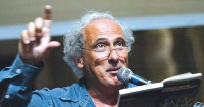 Copertina di Dal “Bar” ai “Celestini”, è tutto un Benni da primo in classifica