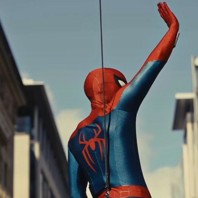 La “denuncia” di Tom Holland: “Il nuovo costume di Spider-Man ha un odore di muffa”