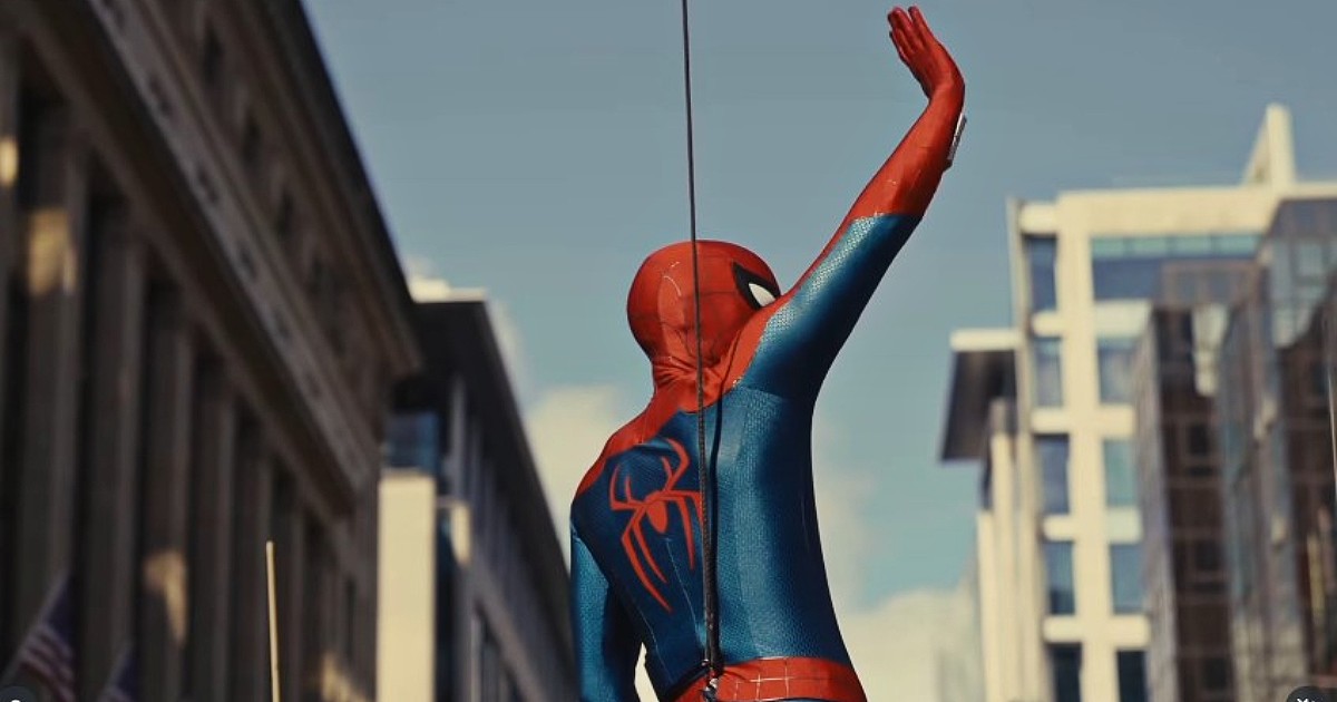 La “denuncia” Tom Holland: “Il nuovo costume di Spider Manha ha un odore di muffa”
