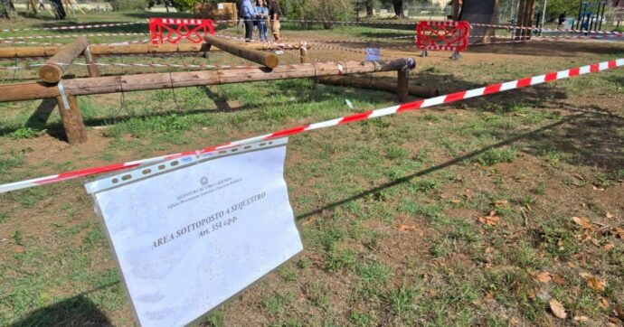 Morto il bimbo schiacciato da una trave in un parco di Vibo Valentia