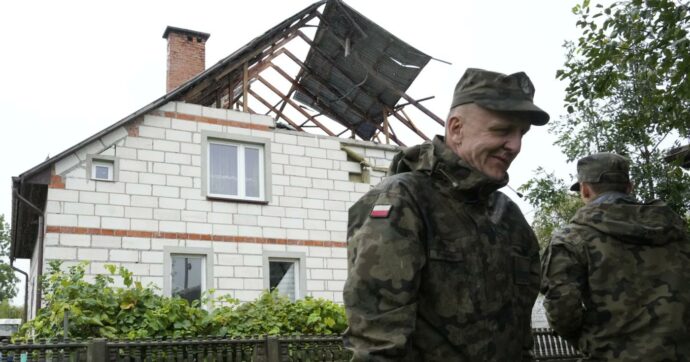 La Polonia schiera 40mila soldati al confine russo. No fly-zone di Lettonia ed Estonia. Nato: “Droni? Valutare articolo 5”