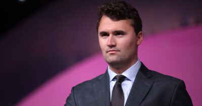 Copertina di Charlie Kirk, chi era l’attivista di destra assassinato: 31 anni, amico di Trump e leader dei giovani Maga