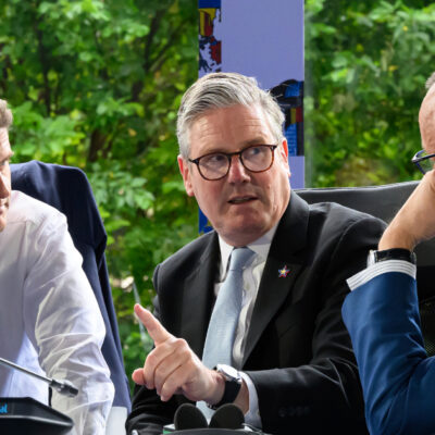 Copertina di La Groenlandia? Per Starmer-Macron-Merz il pericolo viene dall’est: “La Nato si rafforzi in Artico per scoraggiare la Russia”