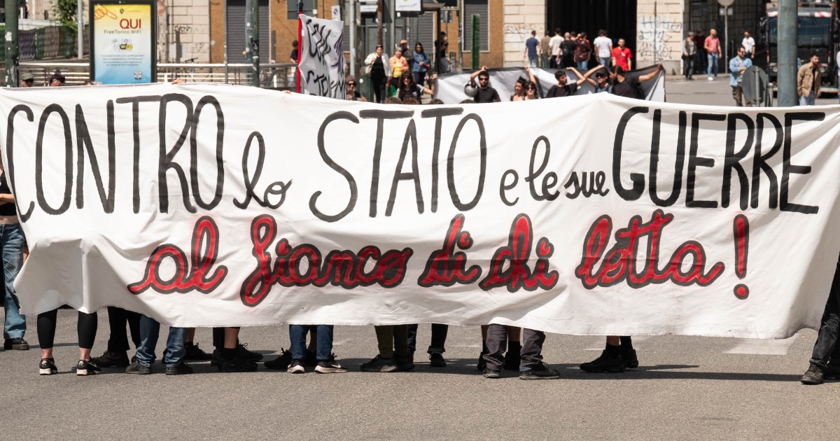 “Piazzarono un ordigno esplosivo davanti al tribunale di Pisa”: arrestati due anarchici “Piazzarono un ordigno esplosivo davanti al tribunale di Pisa”: arrestati due anarchici