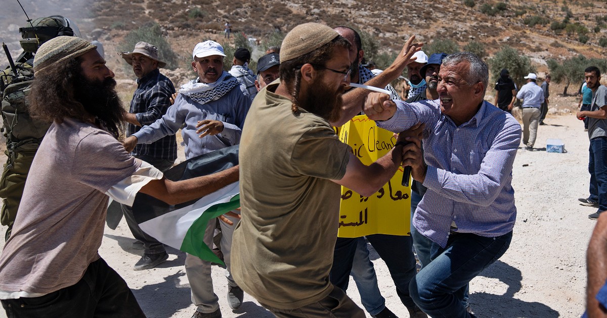 “Sanzioni ai coloni israeliani? Sono inutili, la loro è una violenza di stato. L’Ue sospenda tutti gli accordi”: intervista al giurista Mariniello