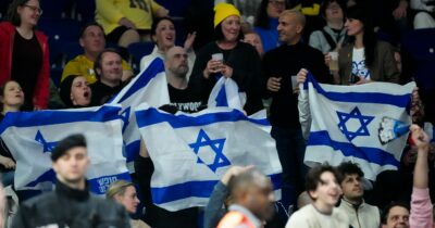 Copertina di Come l’Eurolega di basket deve gestire le due squadre israeliane: giocheranno a Belgrado e Sofia, eviteranno le trasferte in Turchia